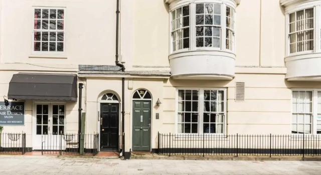 31 Queens Terrace, Забронировать Отель Отели Саутгемптона с парковкой, рядом с Titanic Honour &amp; Glory Exhibition - Southampton, Парковка