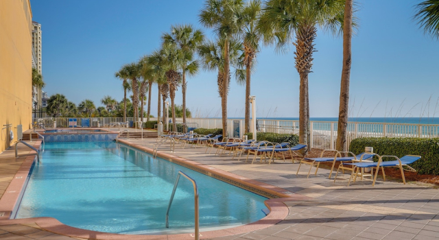 Unwind Poolside, Walk to Shore! 12th-floor PCB Gem, Rezerwuj Apartament Hotele w Panhandle Florida z parkingiem, Parking