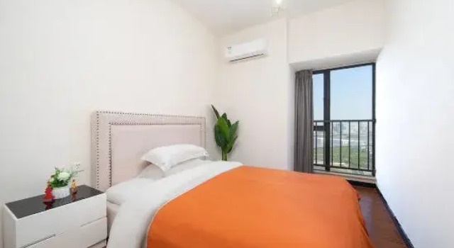 Люкс с 3 комнатами с балконом Weige Theme Apartment (Guangzhou Pazhou Exhibition Center)