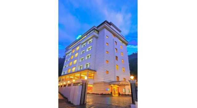 Четырёхместный номер Deluxe с красивым видом из окна Clouds Valley Hotel