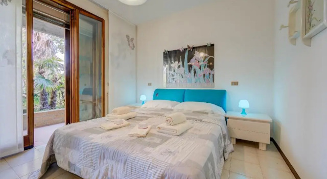 Lella Apartment Front Beach Garda lake