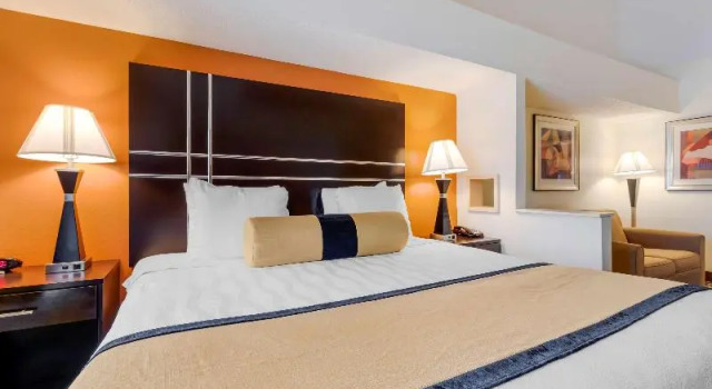 Двухместный полулюкс с балконом Best Western Plus Rockwall Inn & Suites
