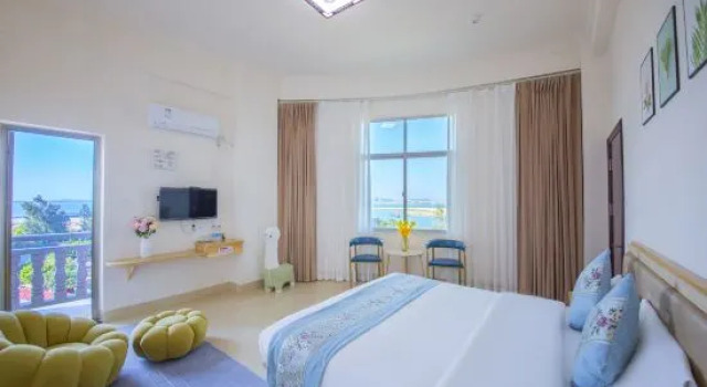 Двухместный семейный люкс с 2 комнатами с балконом и с видом на море West Coast Inn Weizhou Island