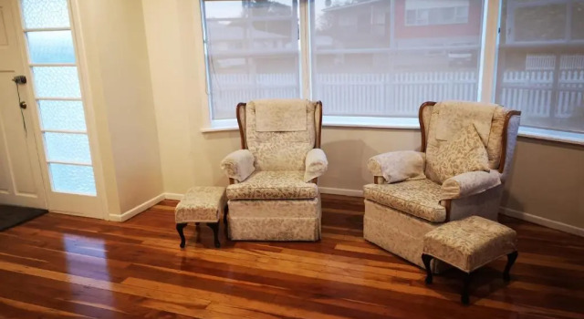 Коттедж Cheerful 4 Bedroom Holiday Home (Sleeps 7)