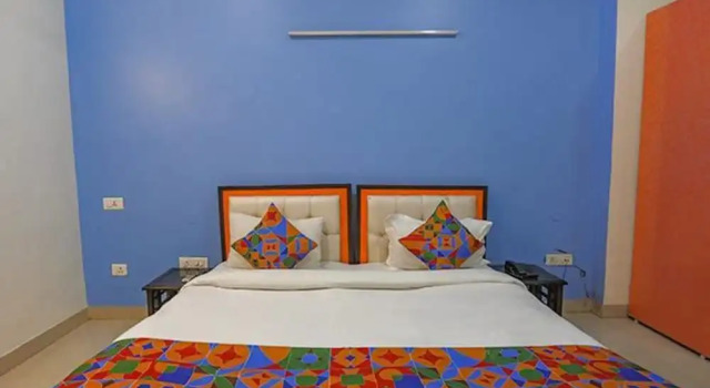 Номер Deluxe FabHotel Red Roof Residency