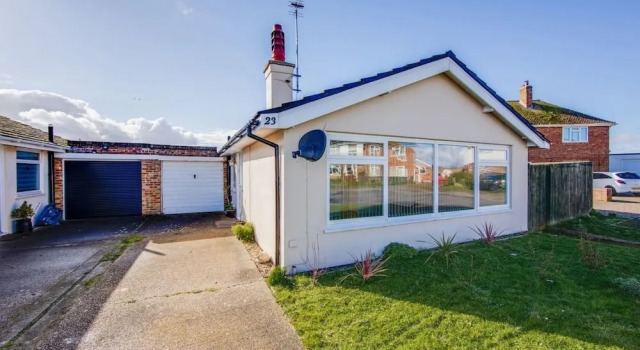 Bungalow 2 min Walk to Beach and sea Sleeps 6