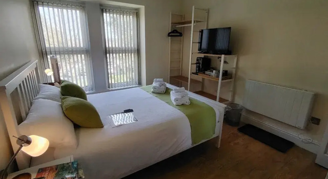 Chandlers Lodge B&B, Забронировать Отель «постель и завтрак» Кэмелфорд Корнуолл, рядом с Поле для гольфа в Бовуд-парке