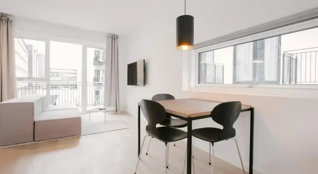 Апартаменты Townhouse Studio w Large Private Balcony