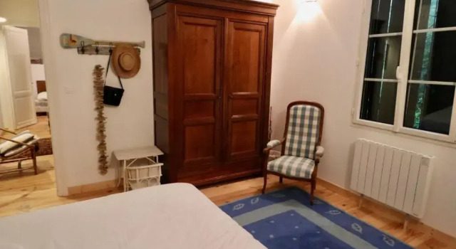 Lovely renovated cottage 150m from the beach, Prenota Casa vacanze Hotel a Aquitania con parcheggio, Parcheggio