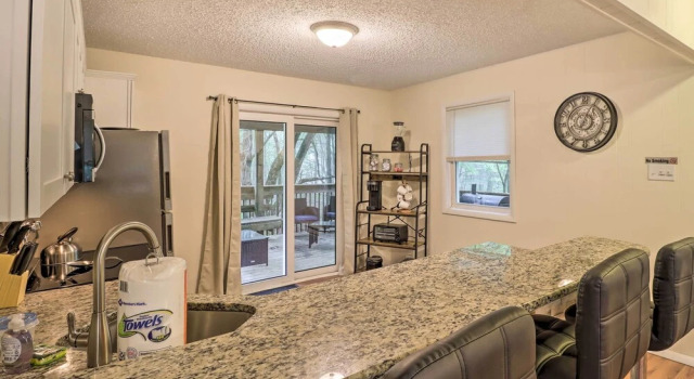 Коттедж 7 Mi to Lake Harmony: Home w/ Furnished Deck!