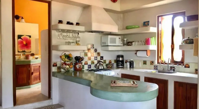Апартаменты Newer & Roomy w/2 Pools. No Car Needed. Beaches, Restaurants & Shopping W/I walking distance. Taxis and buses abundant for reasonable price if needed