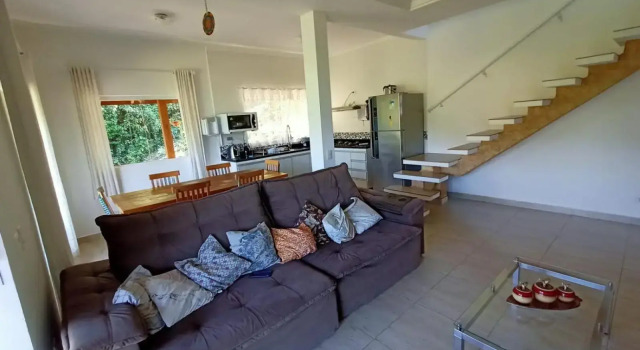 Casa espaçosa, aconchegante, com vista para o mar