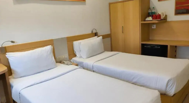 Mango Grove Hotel, Забронировать Отель Отели Чандигарх с парковкой, рядом с Торговый центр Elante Mall, Парковка