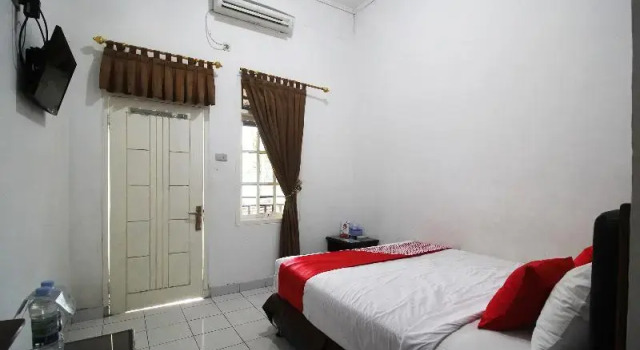 Номер Standard OYO 2014 Wisma Zahra