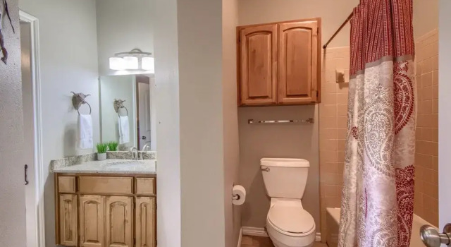 Tube-alicious! SS 2B 1 Bedroom 1 Bathroom Condo