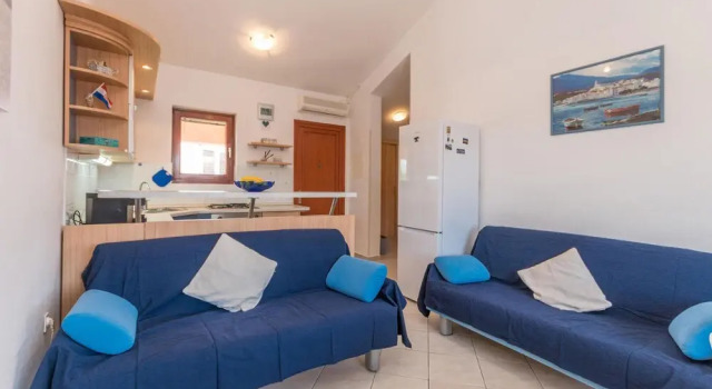 Amazing Apartment in Biograd na Moru With Wifi and 1 Bedrooms, Забронировать Апартаменты/квартира Отели Биоград-на-Мору с парковкой, рядом с Частный Пляж «Кемп Сенди», Парковка