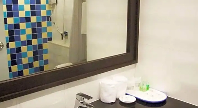 Номер Deluxe Grand Tower Inn Sathorn Hotel