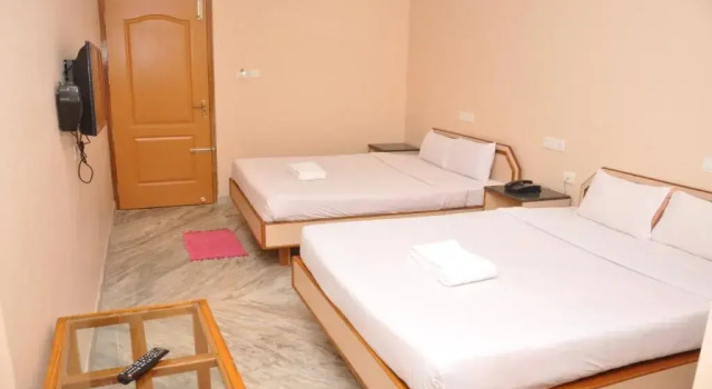 Hotel Saravana Grand
