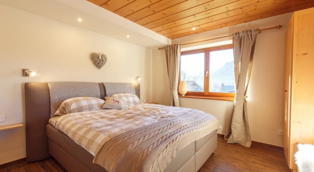 Апартаменты Deluxe с 2 комнатами с видом на горы BERGSUCHT-Ruhpolding, Traumlage am sonnigen Südhang, kostenlose Parkplätze, schnelles WLAN, ruhige Sackgasse, NETFLIX inklusive
