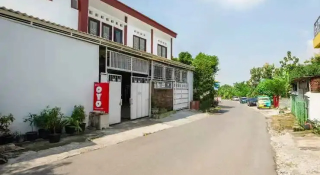 OYO 3185 Kalysta Bringin Syariah, 预订 酒店 Sambikerep Pradahkalikendal