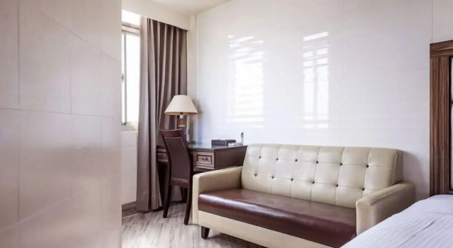 Двухместный номер Deluxe Maple Hotel Second Branch
