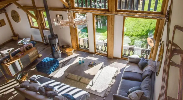 Ferme Liberté - stunning, comfortable, & modern sleeps 14- private mini van