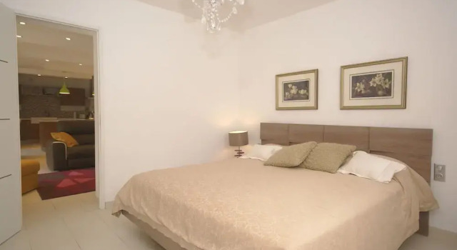 Detached Holiday Home on the Edge of a Vineyard at Châteauneuf-du-pape, Prenota Hotel Sorgues Valchiusa