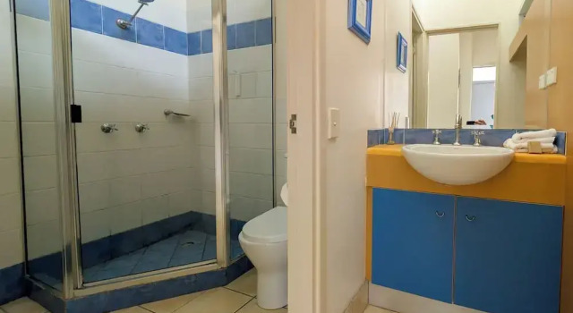 Апартаменты Economy Noosa Parade Holiday Inn
