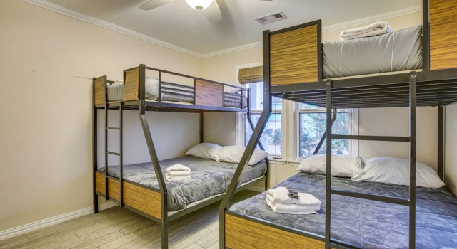 Pet-friendly Galveston Cottage < 1 Mi to Beach!