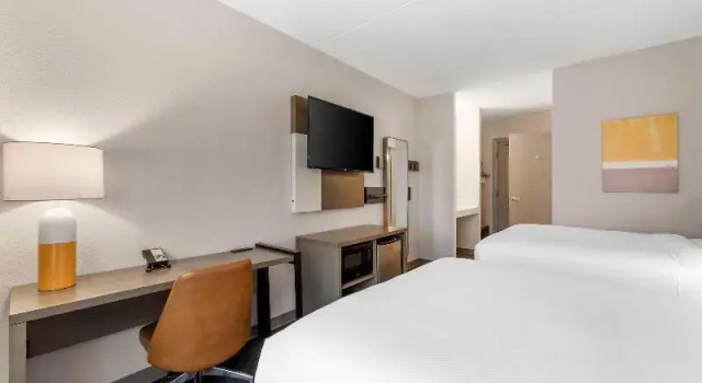 Шестиместный номер Standard Comfort Inn & Suites Cuyahoga Falls - Akron
