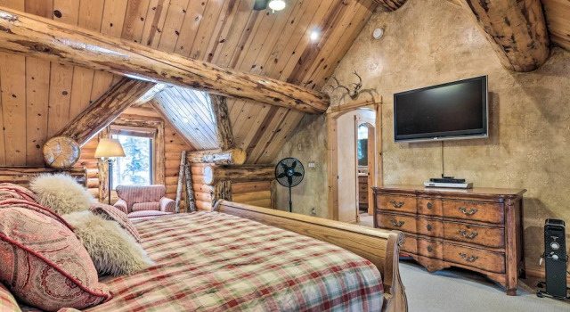 Коттедж Delightful Duck Creek Village Cabin w/ Deck
