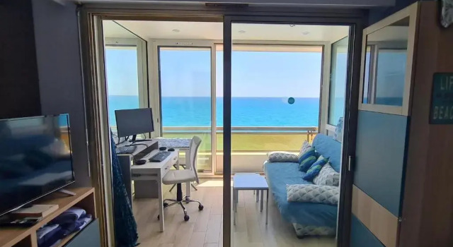 Студия Vue mer panoramique devant la plage au calme!