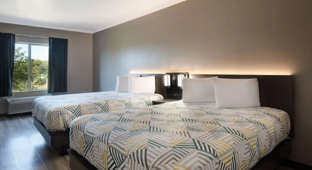 Четырёхместный люкс Deluxe Motel 6 Fort Worth, TX – I-35 & I-20