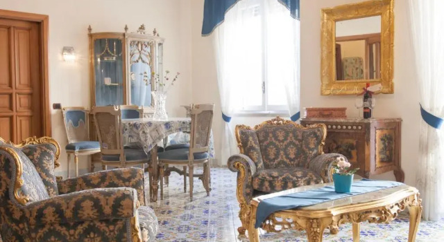 Коттедж Maman Suite, city center near Molo Beverello