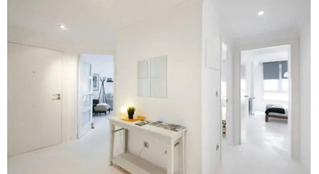 White Cozy Flat in Donostia, Rezerwuj Apartament Hotele w Baskonia z parkingiem, Parking