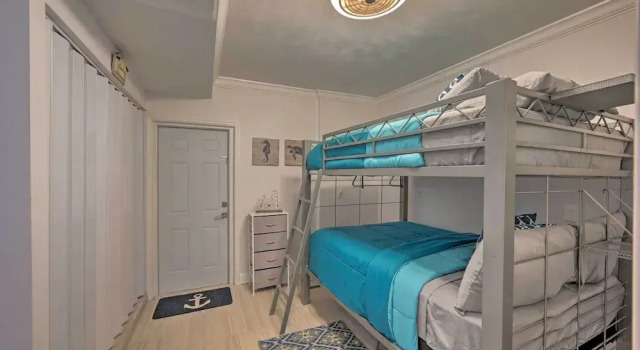 Коттедж Pool, Dock, Game Room: Cape Coral Canal Home