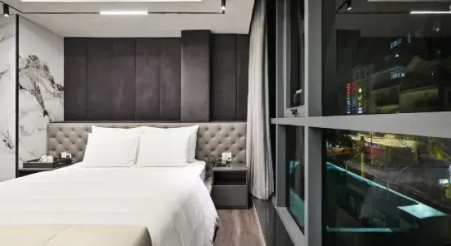 Полулюкс Accord Hotel Binh Tan