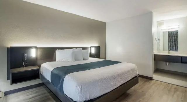 Двухместный номер Standard Motel 6 Groves, Tx