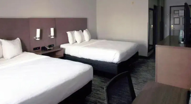 Шестиместный номер Standard Country Inn & Suites by Radisson, Council Bluffs, IA