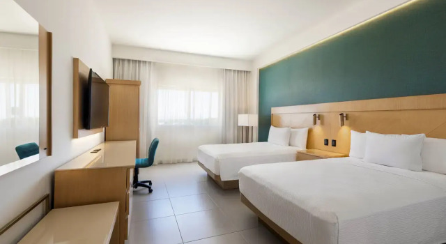 Четырёхместный номер Standard Courtyard by Marriott Cancun Airport