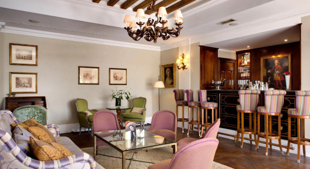 Hotel Le Mas De Pierre, Varaa Hotelli Val-de-Chalvagne Ranska