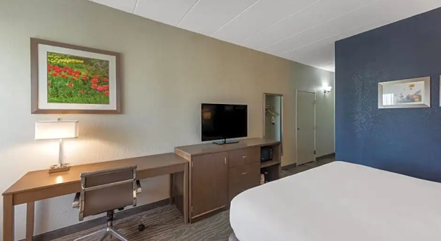 Номер Standard Comfort Inn & Suites Tipp City Dayton North I-75