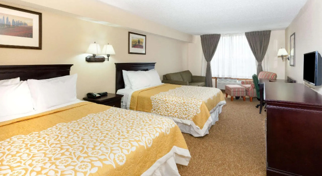 Четырёхместный номер Deluxe Days Inn & Suites by Wyndham Tucker/Northlake