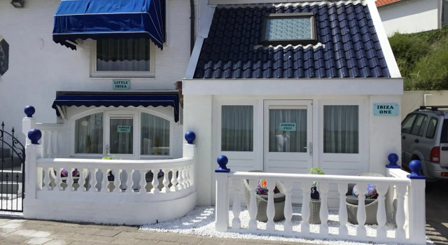 little ibiza, Забронировать Отель Отели Зандворт 4 звезды, рядом с Пляж Zandvoort, 4*