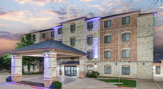 Holiday Inn Express and Suites Granbury by IHG, Забронировать Отель Гранбери Dallas - Fort Worth Metropolitan Area