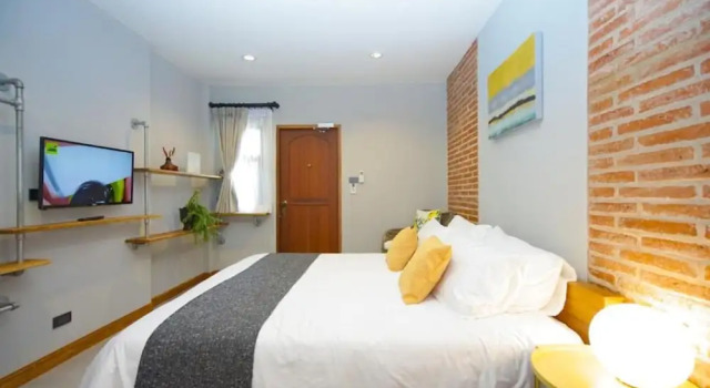 Номер Deluxe Yellow Pillow village