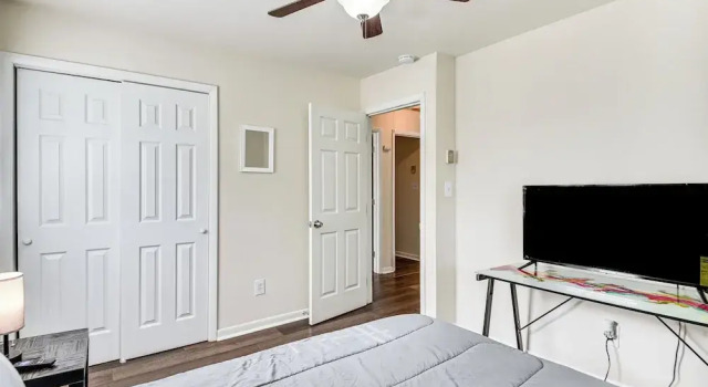 3 Mi to Huntington Beach: Hampton Family Home!, Book Feriehus Sommerhuse i Hampton, Hytte