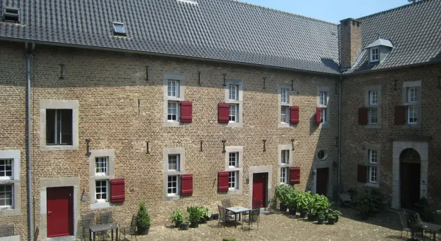 Flat in Water Mill 10 km From Maastricht, Забронировать Отель Отели Эйсден с парковкой, Парковка