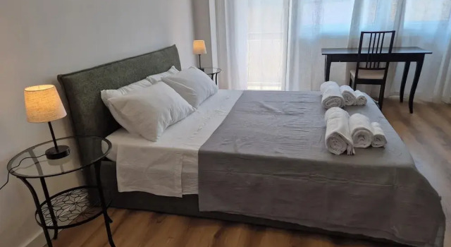 Апартаменты Deluxe Casa Dolce Casa - Dual Modern Apartment, 1 min from Metro, up to 9 Guest