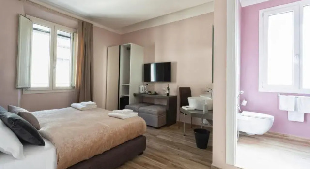 Двухместный номер Superior GOGO` Petit Hotel